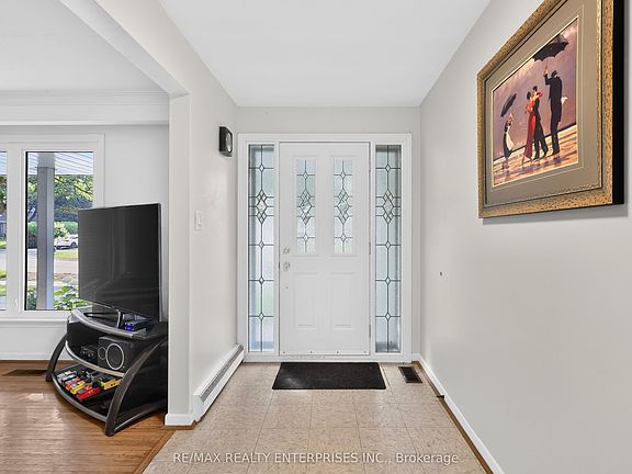 4th image of 975 Cresthampton Ln