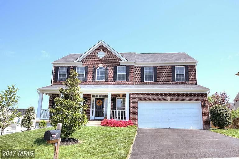 Beautiful Curb Appeal w/ Landscaped Lawn