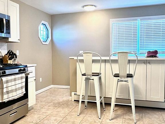 2nd image of 359 N Main St #2
