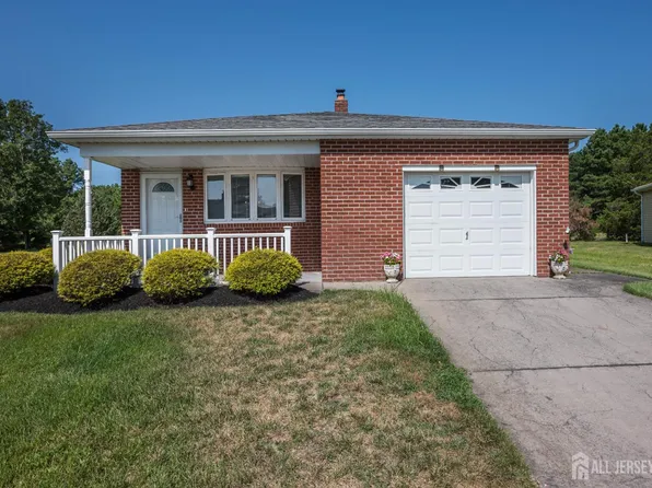 28 Bahamia Dr, Toms River, NJ 08757