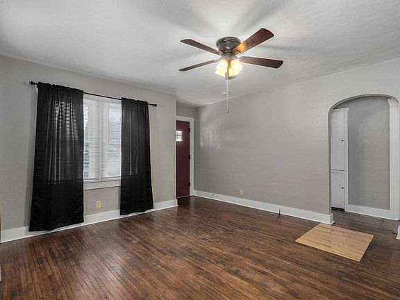 406 E Pleasant St-7