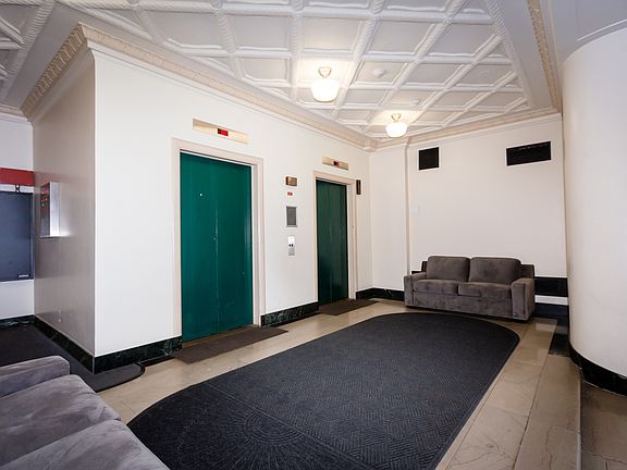 3rd image of 5107 S Blackstone Ave APT 1002