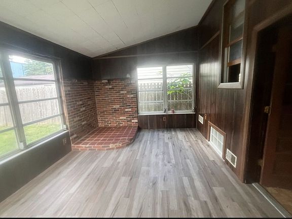 5th image of 360 Lemert St