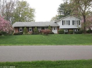 2729 Clarkes Landing Dr, Oakton, VA 22124