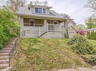 27 N Iola Dr, Saint Louis, MO 63119