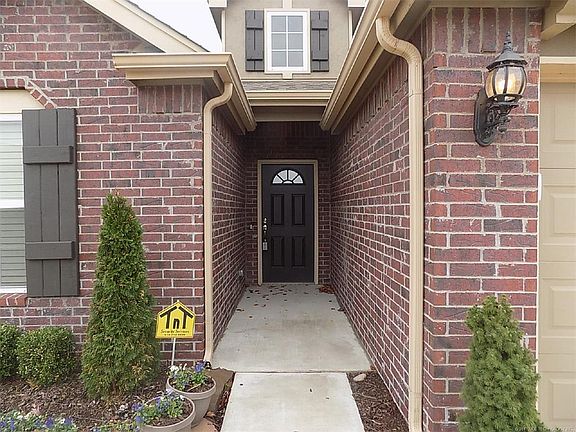 4th image of 14508 E 111th Pl N