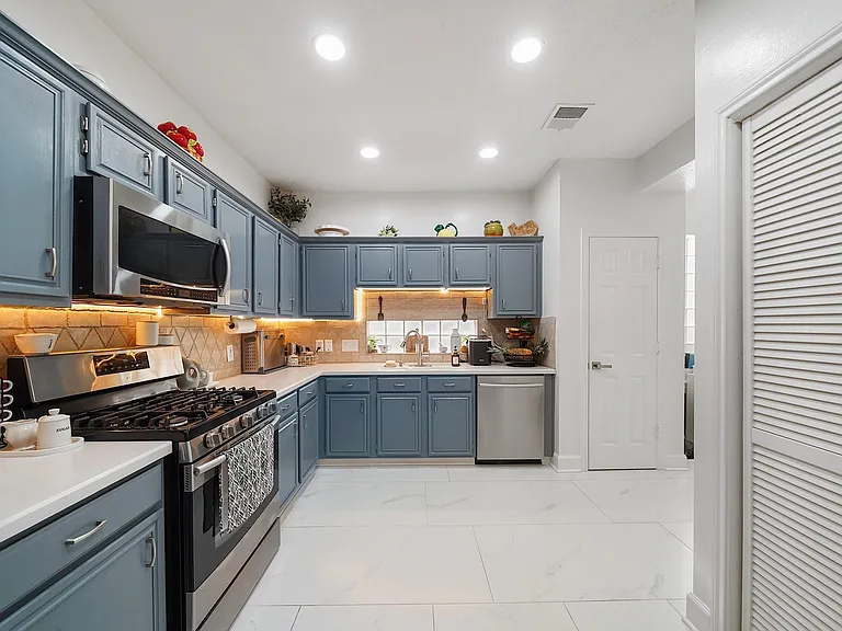 14402 Westbury Ct — Photo 12