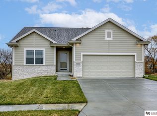 11306 Portage Cir, Papillion, NE 68046