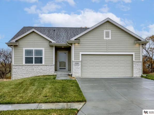 11306 Portage Cir, Papillion, NE 68046