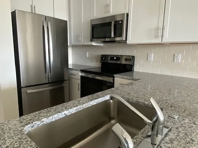San Carlos Apartments — Photo 10