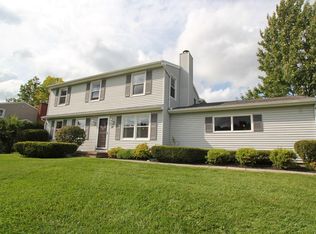 27 Williamsburg Dr, Fairport, NY 14450