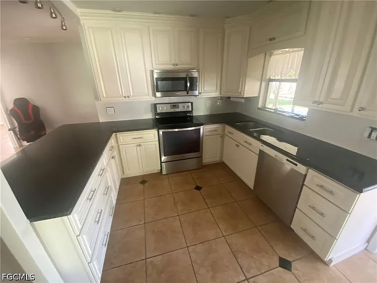 2143 W Tobago Cir — Photo 11