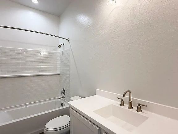 3rd image of 11438 E Utopia Ave