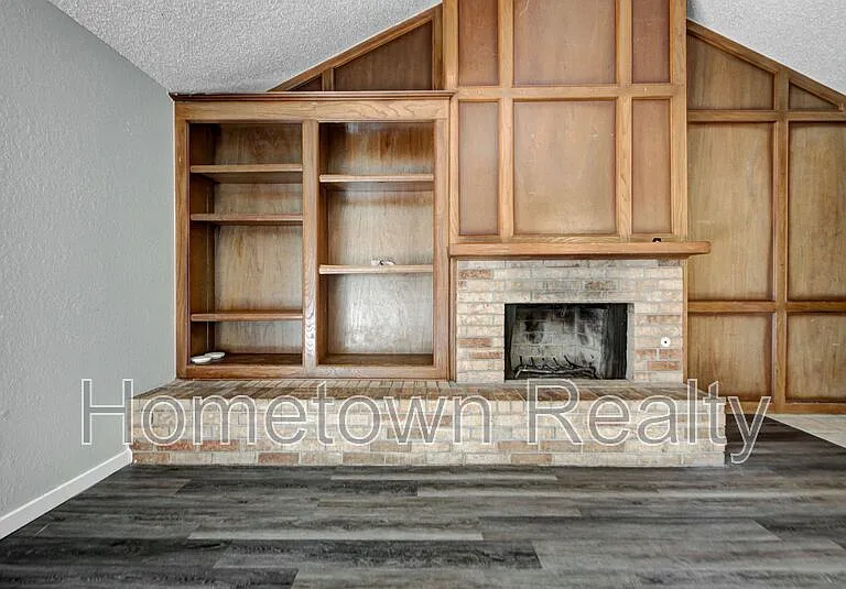 1713 Hillcrest Dr — Photo 8