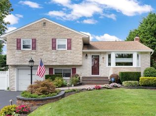 8 N Hill Dr, East Northport, NY 11731