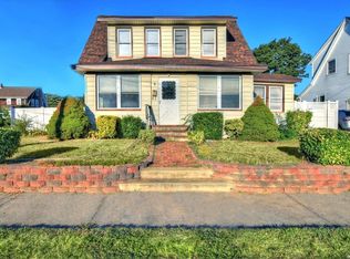 3 Grenville Ave, Patchogue, NY 11772