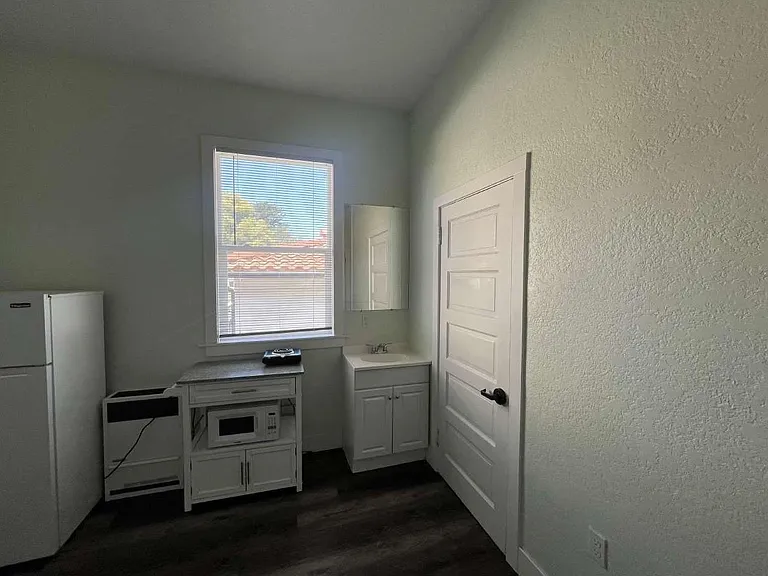 732 E Santa Clara St #33 — Photo 8