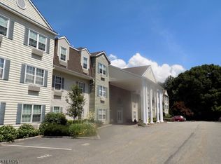 4 Richmond Rd APT 104, West Milford, NJ 07480