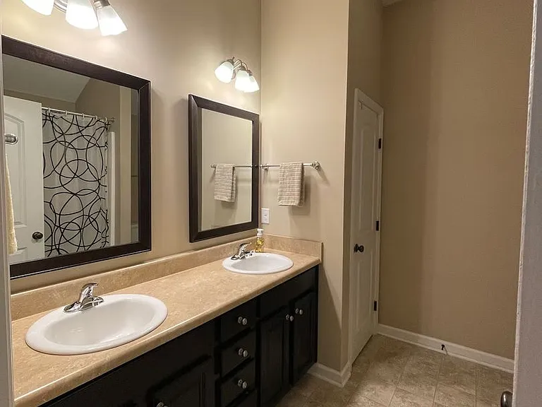 1007 Rosland Cir — Photo 11