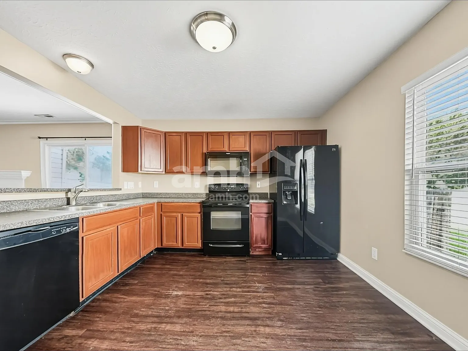 3 bed, 2.5 bath, 1594 sqft, $2,270 — Photo 3