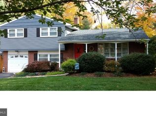 11 Beechwood Ln, Yardley, PA 19067