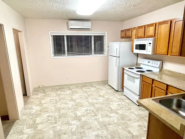 8640 NE Pacific St — Photo 3