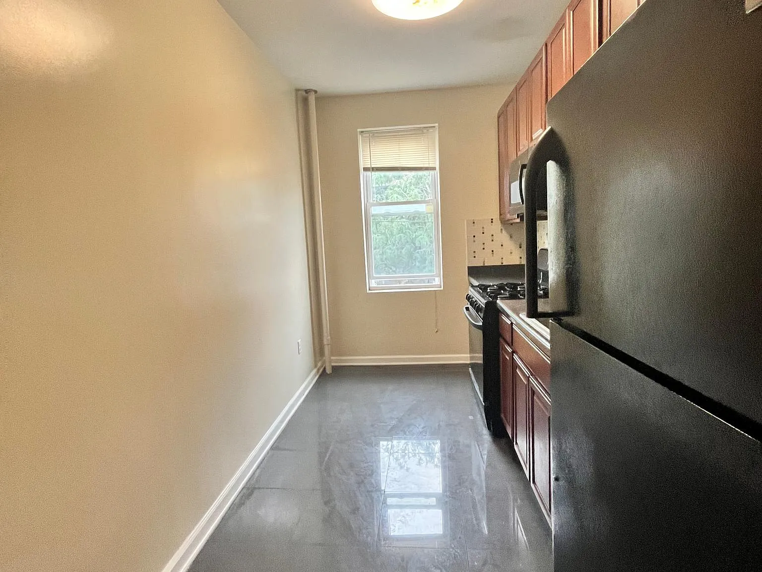 25 Sherman Ave — Photo 2