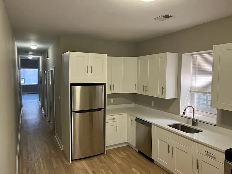 1753 W Augusta Blvd — Photo 11