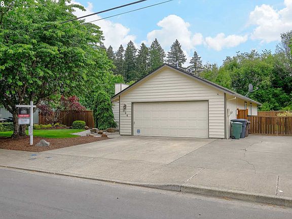 2nd image of 224 NE 43rd Ave