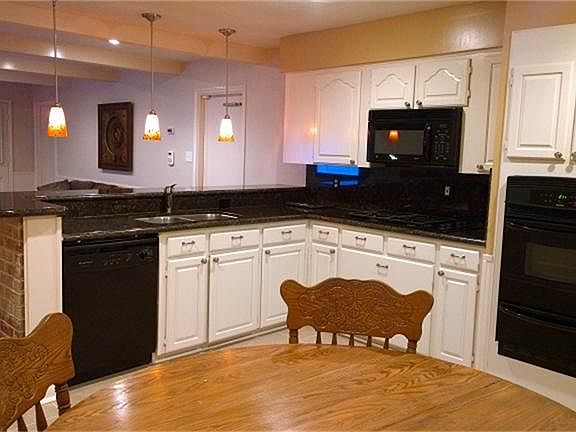 Kitchen / Breakfast area