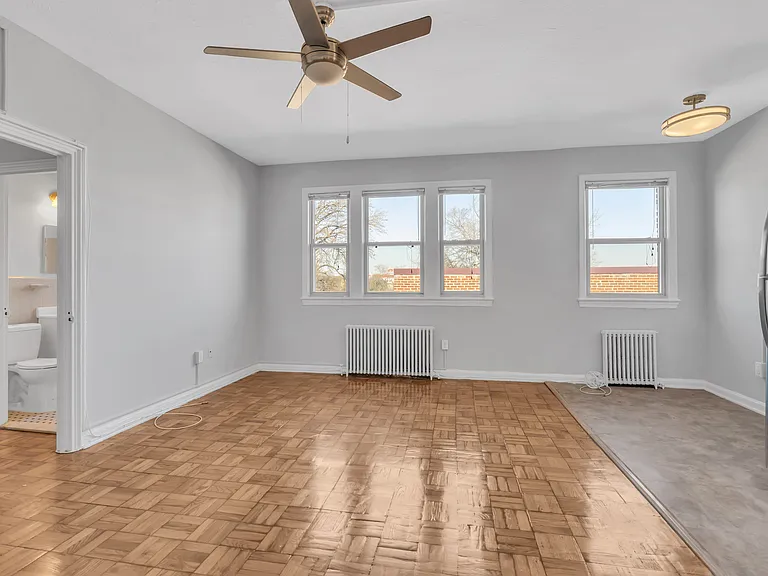 The Glenwood Apartments — Photo 12