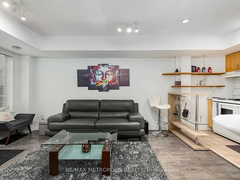 11 Niagara St W #38 — Photo 6