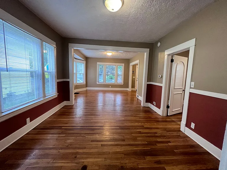 1040 Powers Ave NW — Photo 9