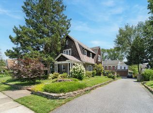 1422 Surrey Ln, Wynnewood, PA 19096