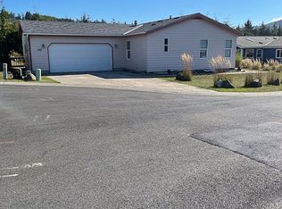 138 SE Fair Wind Ct, Depoe Bay, OR 97341