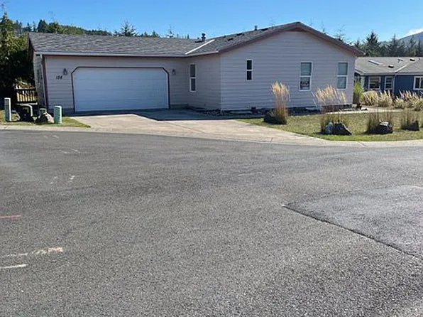 138 SE Fair Wind Ct, Depoe Bay, OR 97341