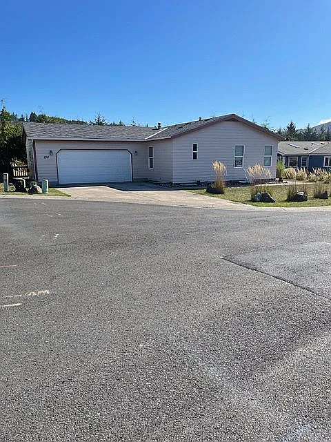 138 SE Fair Wind Ct photo 1