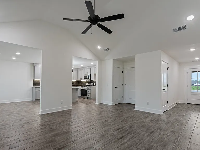 50 N Banner Ave — Photo 3