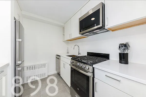 Rented by A&E Real Estate Management | media 7