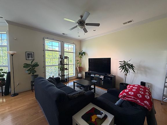 3rd image of 219 Stetson St