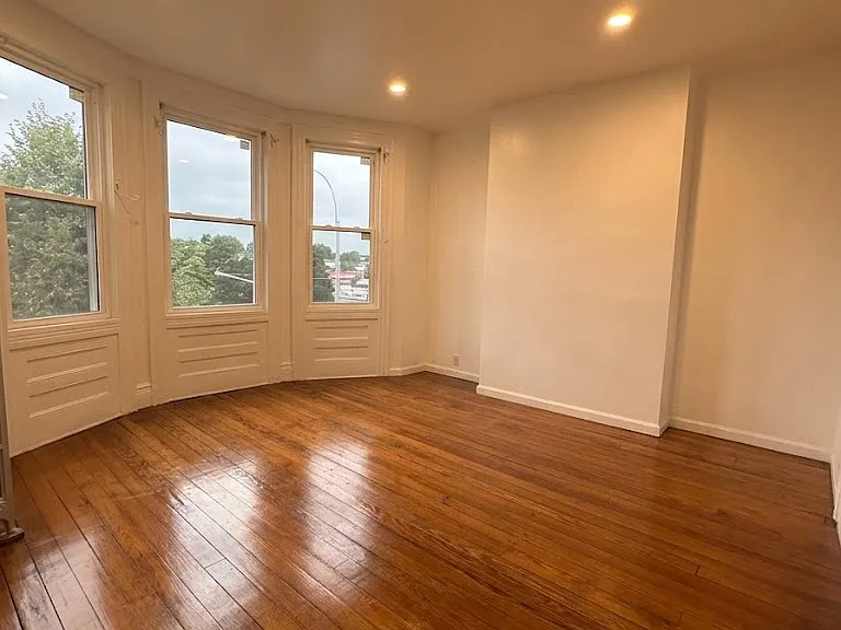 2215 Bruckner Blvd — Photo 1