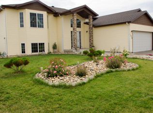 1018 38th St S, Moorhead, MN 56560