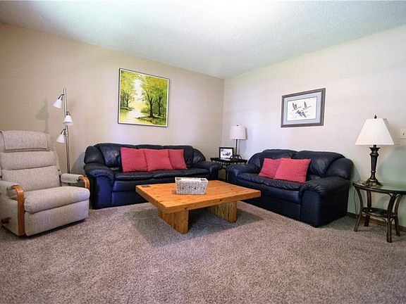 2nd image of 101 E Canary Dr