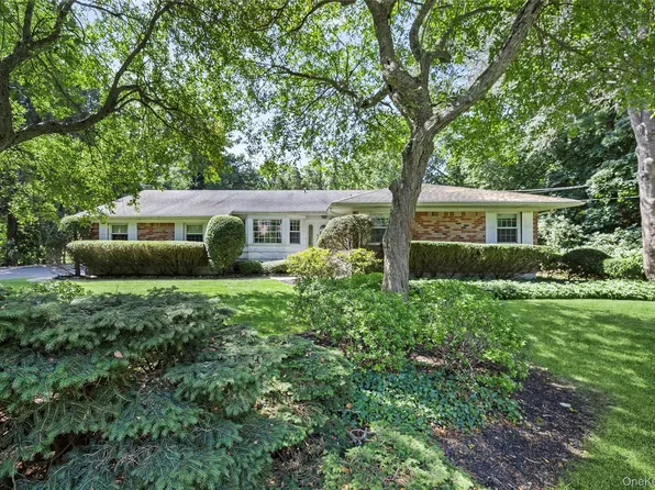 315 Laurel Lane, Laurel Hollow, NY 11791