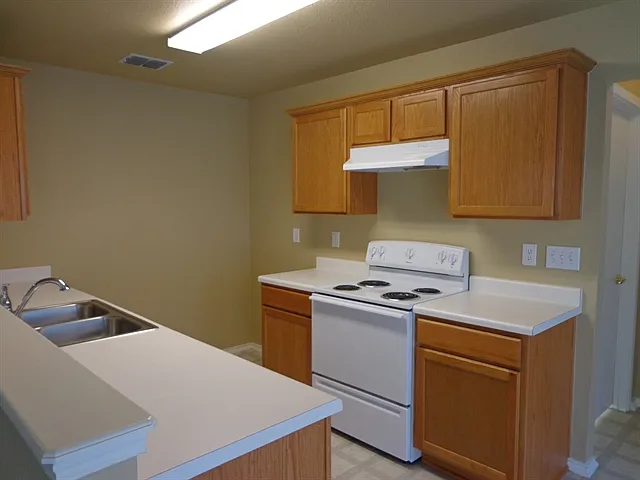 3 bed, 2.5 bath, 1530 sqft, $1,590 — Photo 2