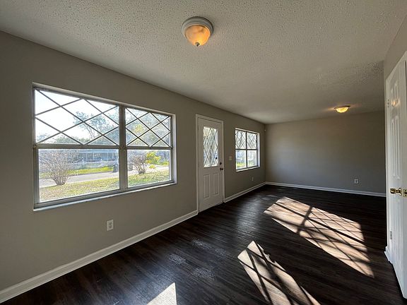 3rd image of 5113 Cassatt Ave