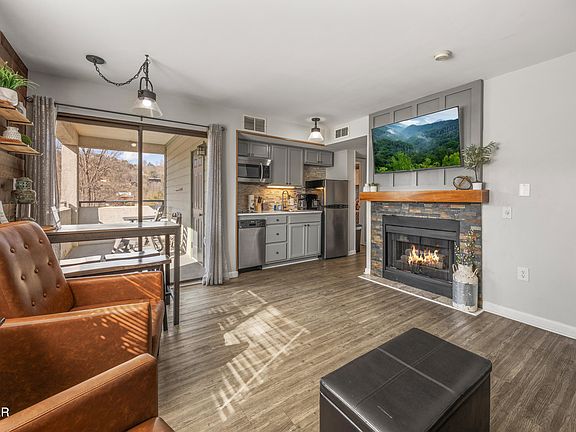 4th image of 354 E Holly Ridge Rd #204