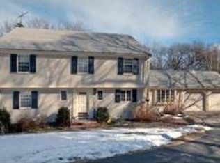 22 Pilgrim Dr, Winchester, MA 01890