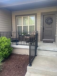 4th image of 804 SW Green Meadows Dr