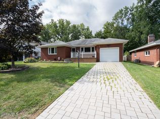 38 Farley Dr, Rensselaer, NY 12144